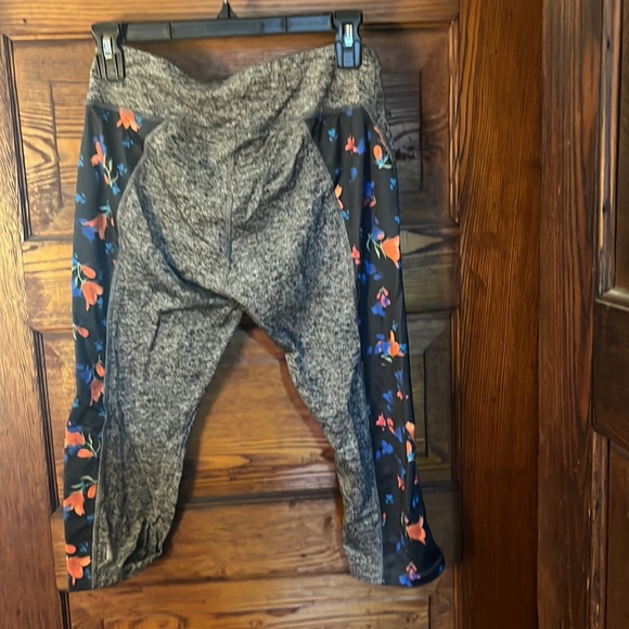 Jade Capri athletic leggings - Picture 4 of 4